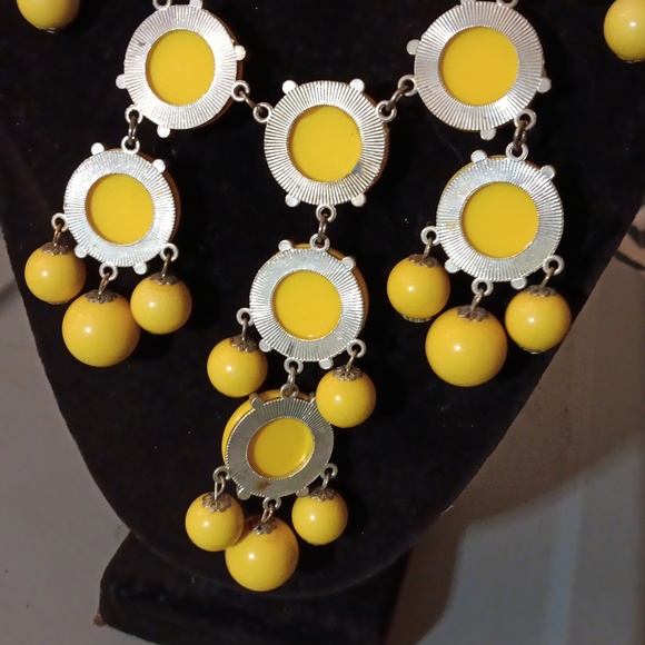 Flotera Ally with Acrylic Stone Design Necklace - Picture 7 of 8